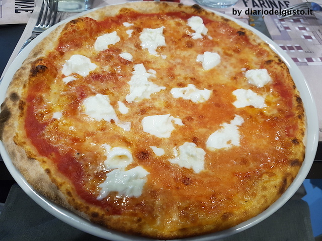 Foto Farinae Pizza Margherita con bufala